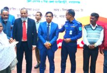 নারায়ণগঞ্জে বিআরটিএর চেক বিতরণ: ৬০ ঘণ্টার প্রশিক্ষণ ছাড়া মিলবে না লাইসেন্স