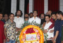 চাষাঢ়া কেন্দ্রীয় শহীদ মিনারে সদর থানা জাসাসের সভাপতি জিকো খানের শ্রদ্ধা নিবেদন
