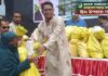 তারেক রহমানের ঈদ উপহার পৌঁছে দিলেন রেজা রিপন
