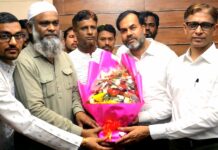 প্রশাসক হিসেবে দায়িত্ব নেওয়ায় মামুন মাহমুদকে স্বেচ্ছাসেবক দলের ফুলেল সংবর্ধনা