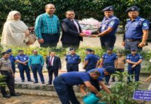 চিফ জুডিশিয়াল ম্যাজিস্ট্রেট কে এম মহিউদ্দীনের সিদ্ধিরগঞ্জ থানা পরিদর্শন ও বৃক্ষরোপণ