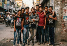গডফাদার বদলায় কিশোর গ্যাং থাকে!